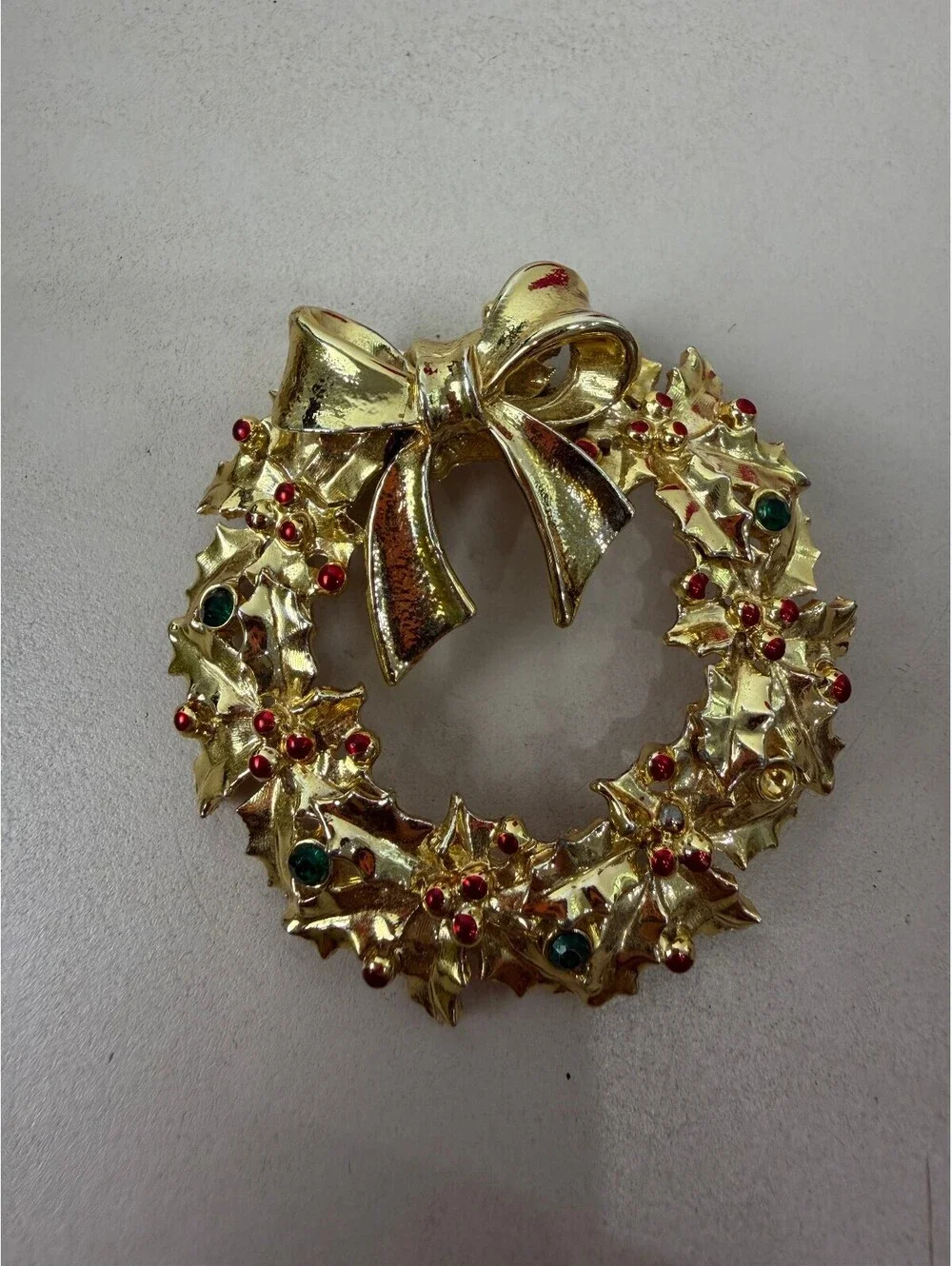 Tancer II Vintage Gold Tone Christmas Wreath Brooch with Red and Green Accents